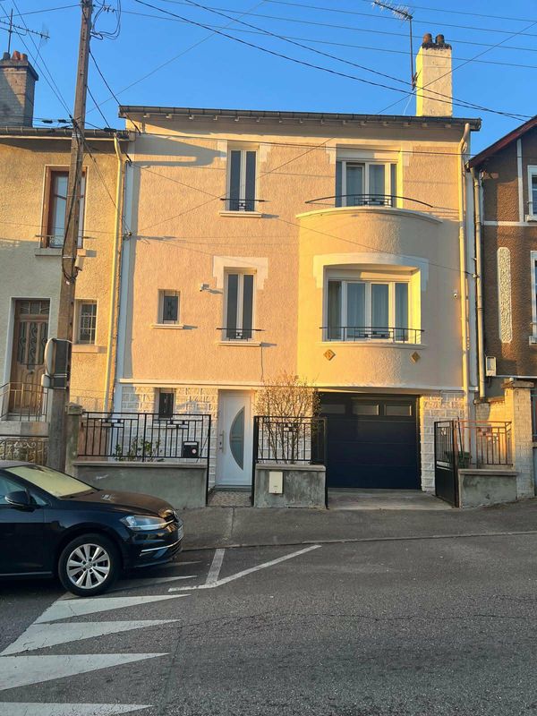 La maison de Edwige et André aux portes de Nancy (30 min à pied de la place Stan) Au pied des bus