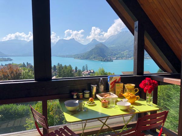 Maison familiale. Vue et emplacement exceptionnels. Proche lac et centre bourg - A cosy family house to fully enjoy Talloires Annecy Lake