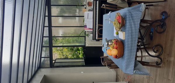 Une charmante maison en meulière avec son verdoyant jardin vous attend à proximité de Paris.