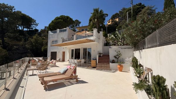 La Casa Maludenïa avec une magnifique vue sur la  mer et une piscine privée sécurisée