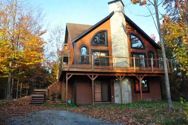 Charmante maison familiale entourée de nature avec 3 chambres à coucher.