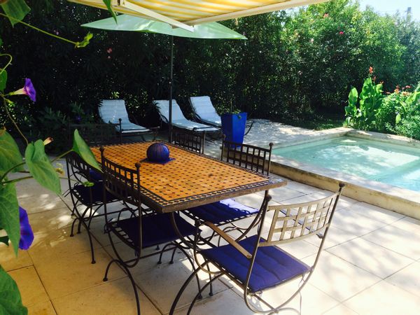mazet en provence et sa piscine