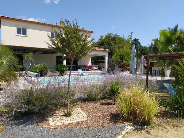 Grande villa avec piscine dans le sud de la France