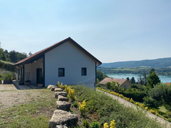 Maison paisible avec vue sur le lac de Paladru - France