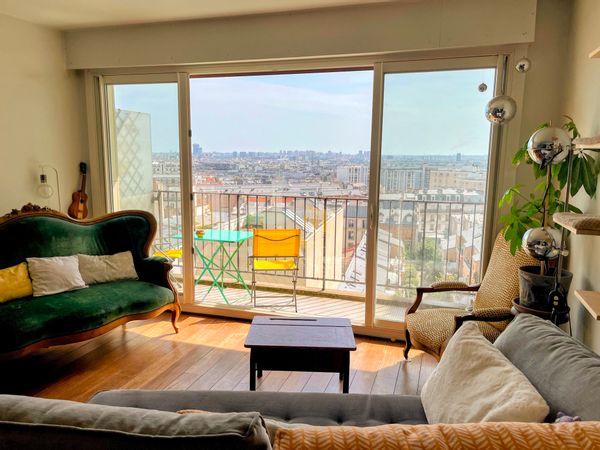 Grand appartement lumineux avec balcons, vue sur tout Paris, 2 chats et Parc des Buttes Chaumont.