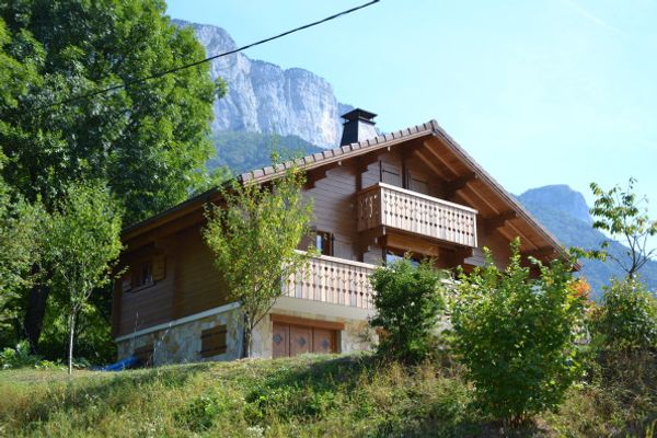Chalet entre lac et montagnes
