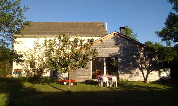 Grande maison Aveyron libre août 2026