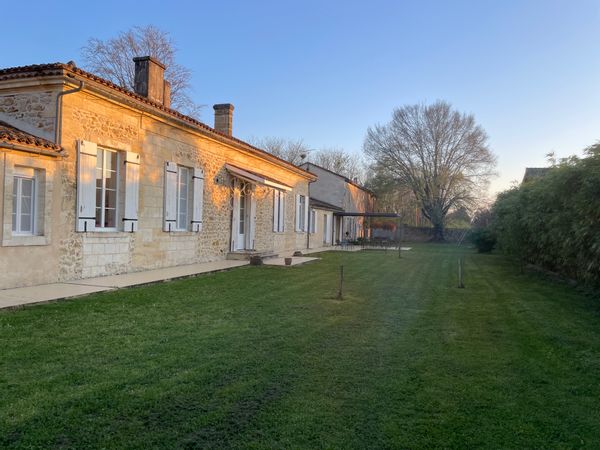 Maison de charme au coeur du vignoble à 15 minutes de Bordeaux