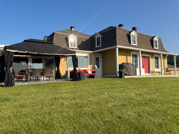 La maison de Alexandre et Lucie Maison centenaire avec vue à couper le souffle dans Charlevoix