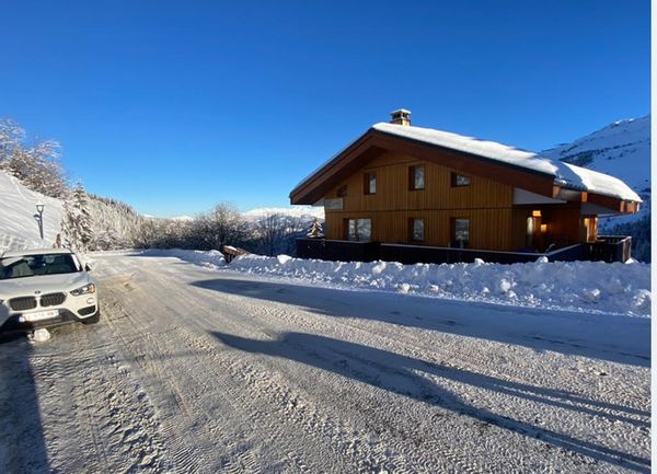 SUR LES PISTES au coeur de la station à 3 minutes à pied de la piste De MÉRIBEL
