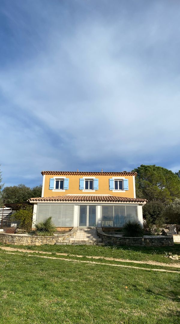 La maison de Vincent et Emilie Bienvenue dans notre demeure, située au calme dans le centre Var
