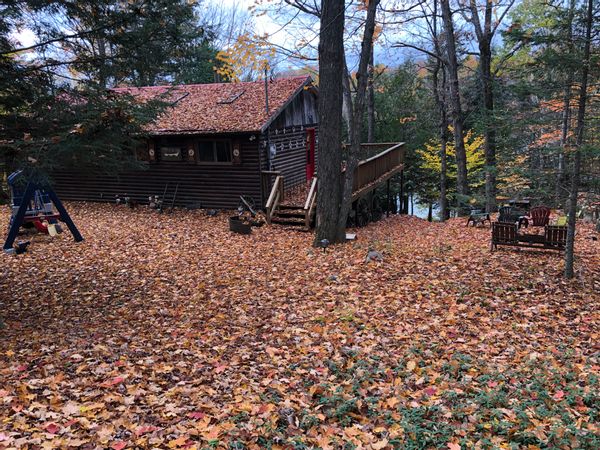 Le chalet au toit rouge - Laurentides, plage privée au bord d'un lac tranquille