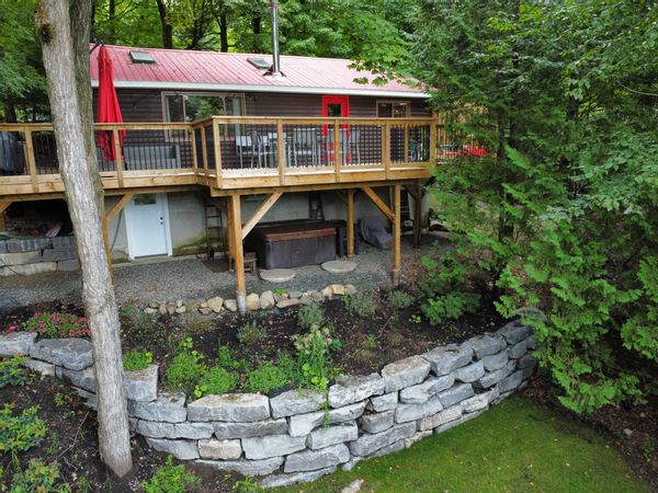 Le chalet au toit rouge - Laurentides, plage privée au bord d'un lac tranquille