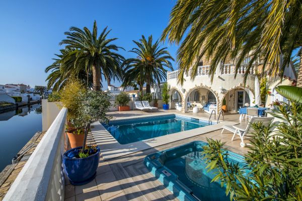 Villa dans marina