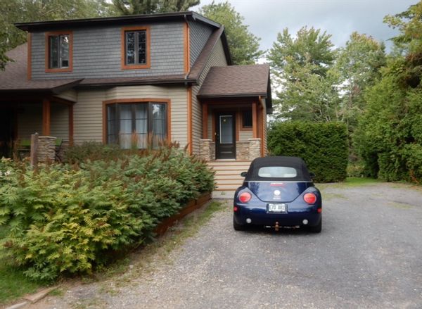 MAISON UNIFAMILIALE À 2 KM DU MONT STE-ANNE