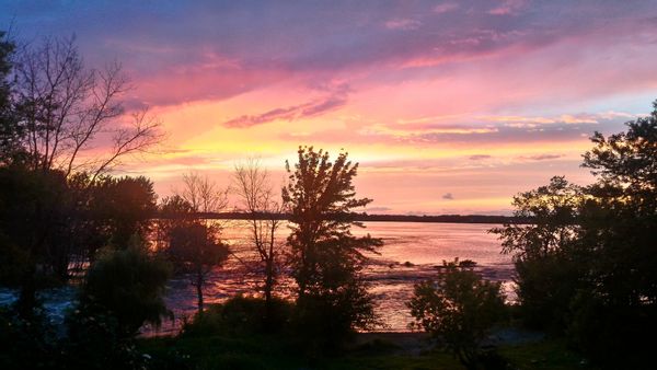 Paradis au bord de la rivière en banlieue de Montréal