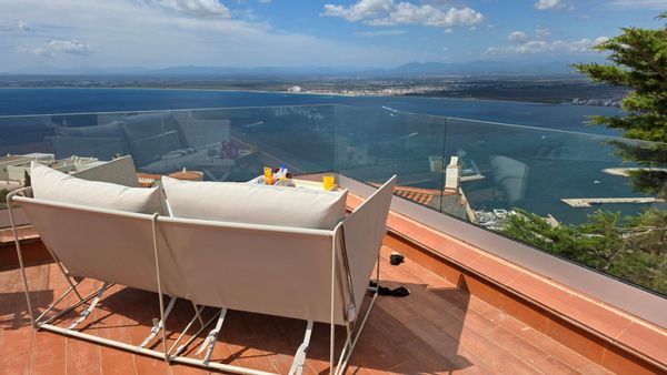 Vue sur la mer de la magnifique Roses / Costa Brava, Espagne - Séjour minimum de 2 semaines