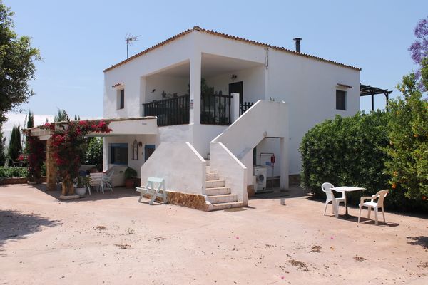 VALENCIA Countryside house 15 min from the Mediteranean sea . Mini 4 nights.