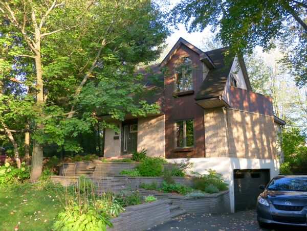 Maison avec piscine et jardin à proximité de Montréal