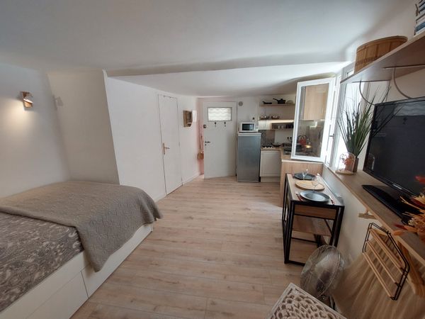 Studio dans le vieux Hyères Médiéval en Provence