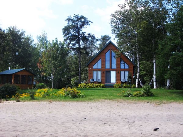 Plage privé directement sur la rive du majestueux Lac-St-Jean