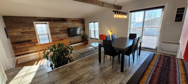 Maison familiale avec accès au lac, à 20 minutes du centre-ville de Québec.