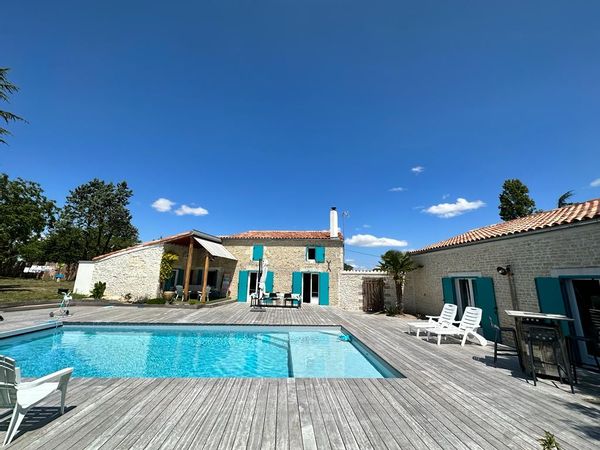 Maison charentaise à 25 minutes de La Rochelle disponible pour les vacances de Noël 2025 contre GP