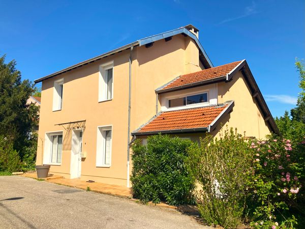 Maison avec jardin au coeur de la ville