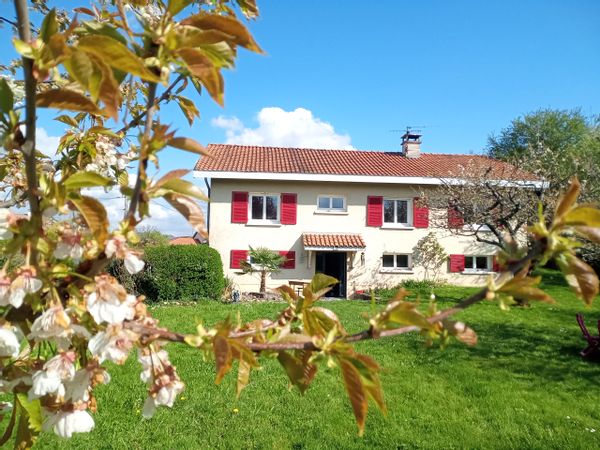 Les Volets Rouges