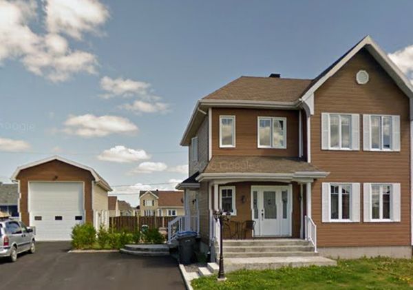 Maison 3 étages située à 25 minutes de Québec.