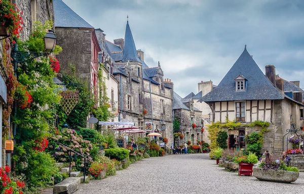 ROCHEFORT EN TERRE MAISON DE VILLE AU COEUR D'UN VILLAGE MEDIEVAL BRETAGNE