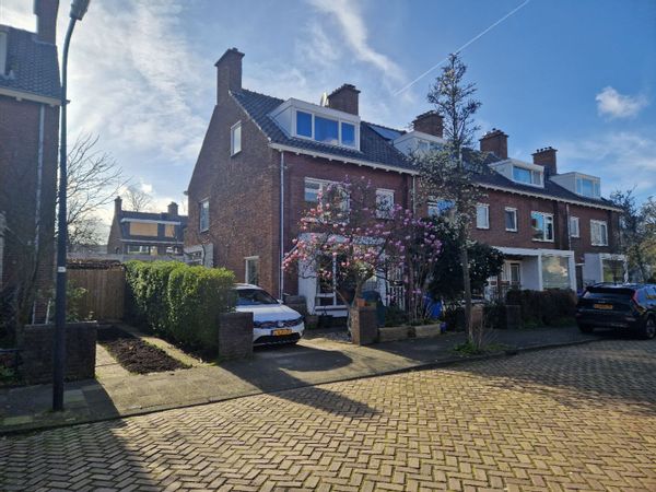 ☀️ Maison familiale ensoleillée avec jardin & vélos – près de Delft & La Haye