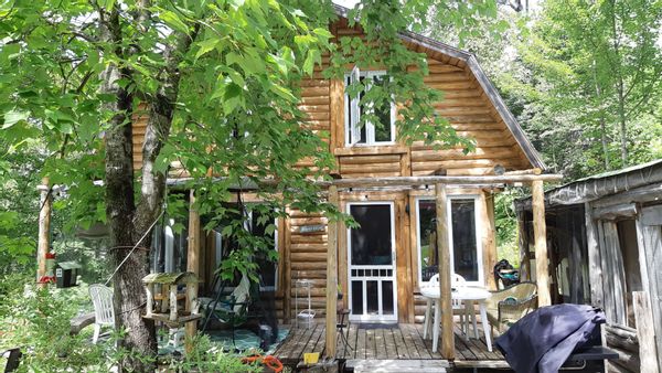 Rustic log home,river & trails
