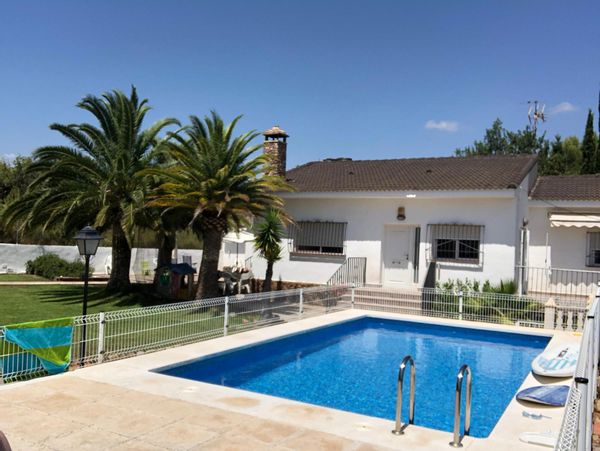 La maison de Laura & Pascual Family