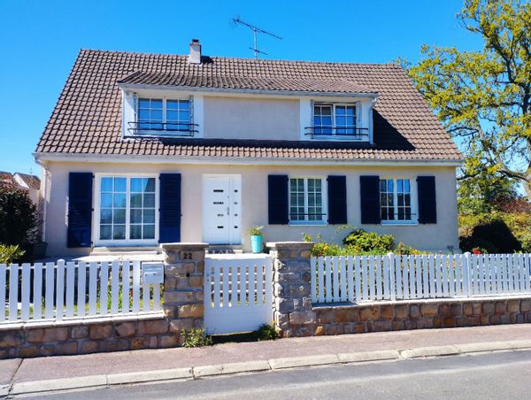 Maison de 140 M2 dans un cadre agréable, décorée avec goût.