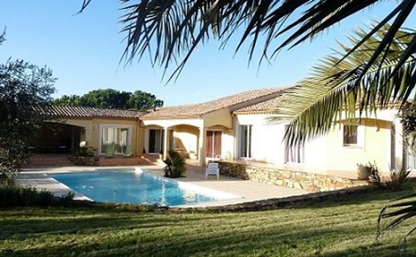 Entre Carcassonne et la mer méditerranée, grande villa avec piscine