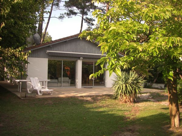 La maison de Claudine est parfaite pour une famille, facile à entretenir, de plain pied