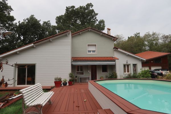 Maison arborée avec piscine chauffée, sauna, Sud Ouest  de la France