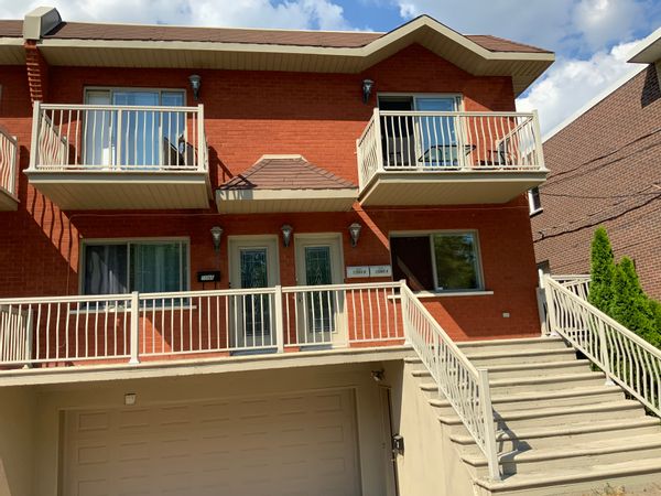Maison près de l'eau et facile d'accès pour les activités de la belle ville de Montréal ou des Laurentides
