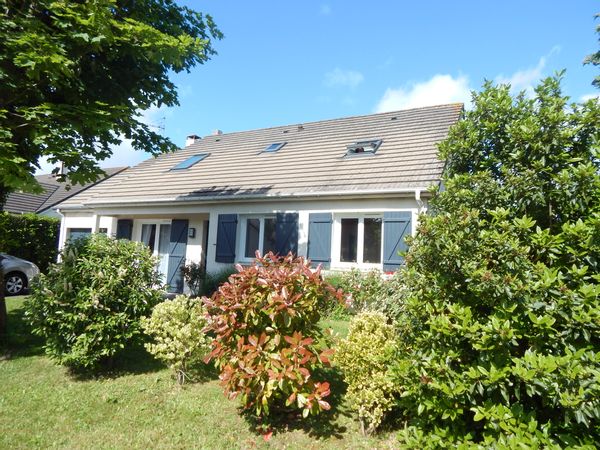 Maison individuelle dans quartier résidentiel entre Caen et la mer.