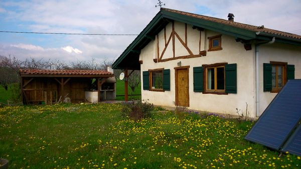 Maison de campagne à 25km de la mer au pied des montagnes