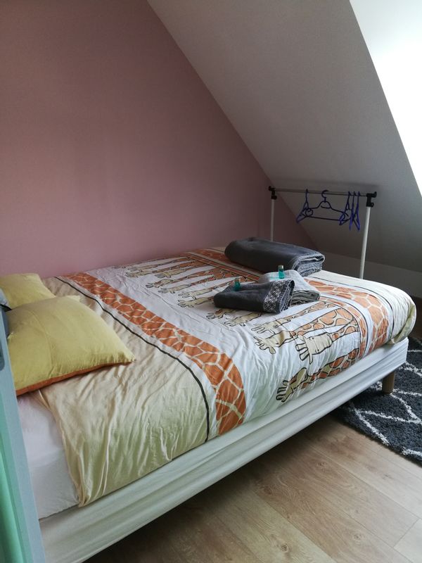 Chambre privée avec salle de bain et toilettes privatives