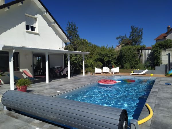 Maison au calme sur grand terrain avec piscine.