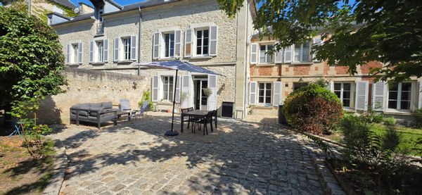 La maison de Sophie et Matthieu Pas de fête ni de groupe