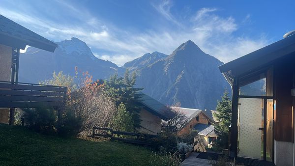 Studio with terrace and garden. View facing the glaciers. Minimum of 5 nights