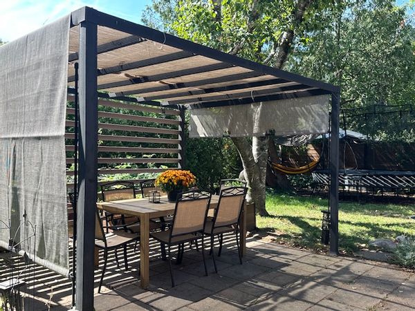 Maison chaleureuse et familiale à Saint-Lambert, un havre de verdure aux portes de Montréal