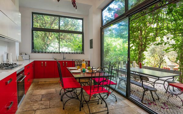 Amazing apartment with a private garden in the heart of the historical center of Lisbon