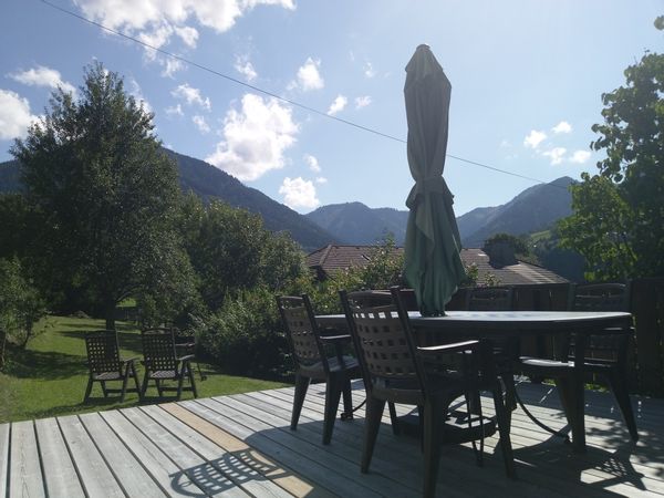 Chalet en bois - refait à neuf - chaleureux et calme