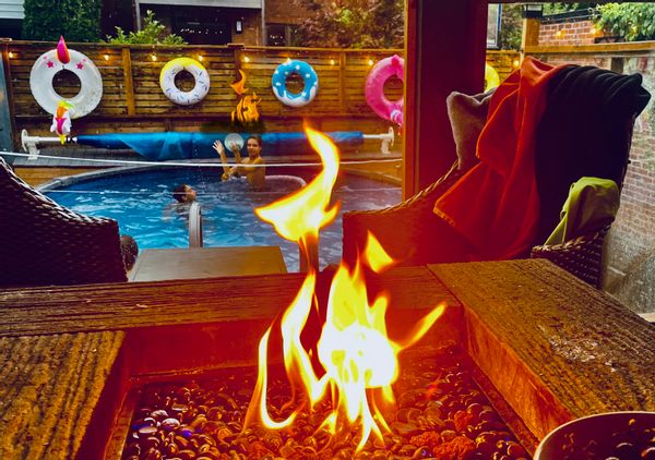 GRANDE MAISON FAMILIALE AVEC 5 CHAMBRES + BBQ + PISCINE CHAUFFÉE + CINÉMA