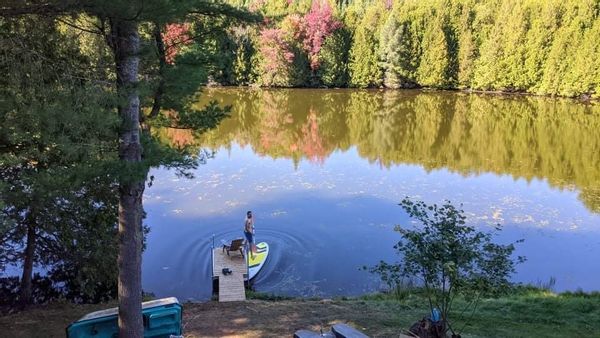 Chalet tout confort au bord d'un lac privé - 3 chambres